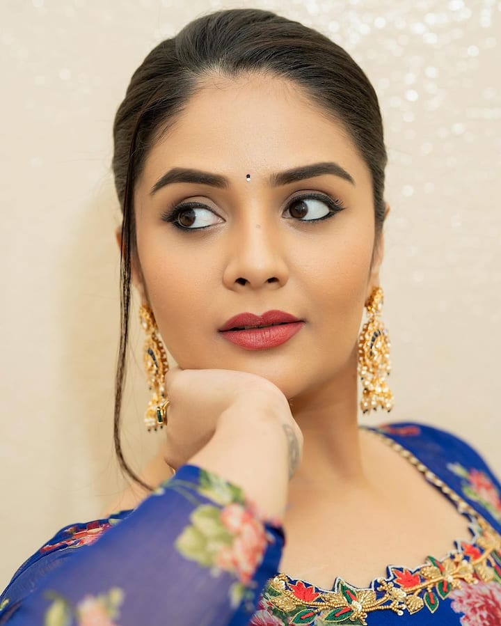 శ్రీముఖి అందమైన ఫోటోలు (Image Credit: Sreemukhi/Instagram)