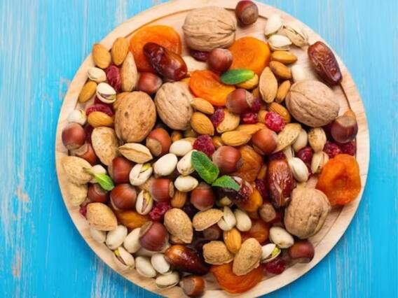 विंटर टिप्स: अपनी इम्यूनिटी बढ़ाने और पूरे साल स्वस्थ रहने के लिए अपने शीतकालीन आहार में इन 8 खाद्य पदार्थों को शामिल करें।