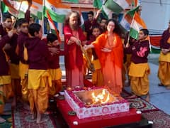 गंगा तट पर टीम इंडिया की जीत के लिये यज्ञ, स्वामी चिदानंद सरस्वती बोलें- महान भारत बनाने के लिए हुआ शंखनाद