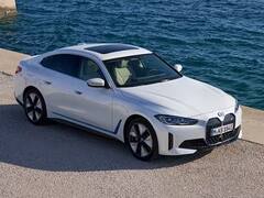 Highest Range EV: આ ઇલેક્ટ્રિક કારોની રેન્જ જાણીને ઉડી જશે હોશ, સ્ટૉરીમાં વાંચી લો ફિચર્સ ને કિંમત.....