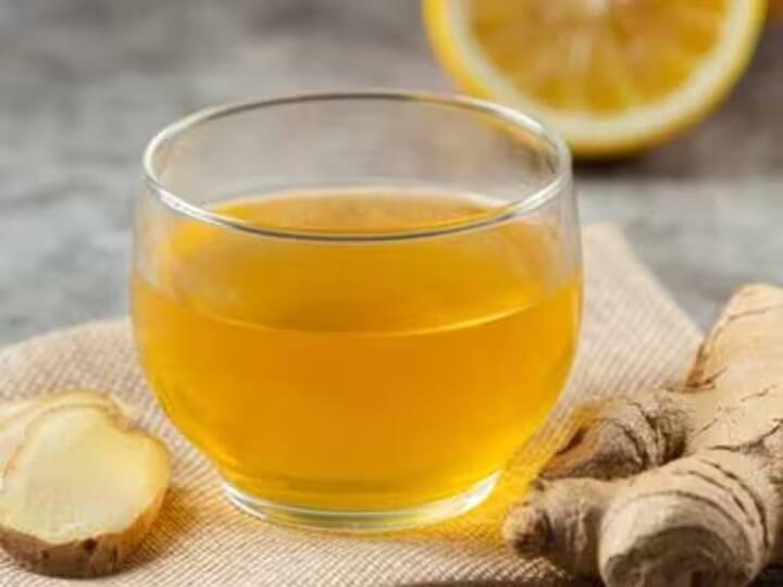 Ginger Water Benefits: ભારતીય રસોડામાં આદુનો ઉપયોગ ઘણી રીતે થાય છે. તમારી જાણકારી માટે તમને જણાવી દઈએ કે આદુ પોષક તત્વોથી ભરપૂર હોય છે.