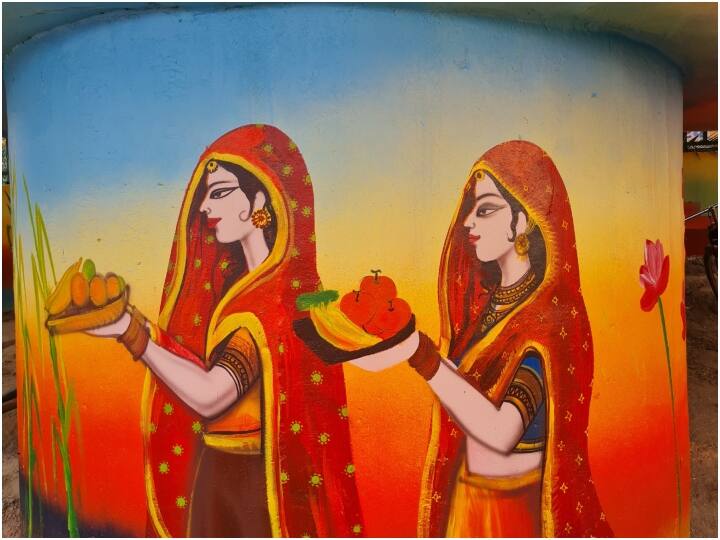 लोक आस्था के महापर्व को लेकर लखनऊ में विशेष तैयारियां की गई हैं. यहां घाटों को साफ किया गया है और सजाया गया है.