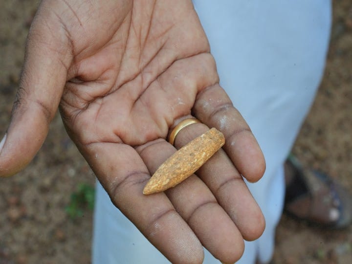 Sivagangai: பாண்டியன் கோட்டையில் எலும்பாலான பழங்காலக் கருவி கண்டுபிடிப்பு