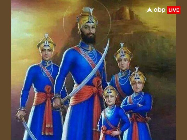 सन 1699 में बैसाखी के दिन गुरु गोविंद साहब ने खालसा पंथ की स्थापना की. उन्होंने उन्हें पंज प्यारे या पहले खालसा का नाम दिया.