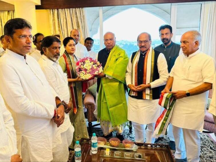 Telangana Elections Vijayashanti: Actor-Turned-Politician Joins Congress After Quitting BJP Telangana Election: Actor-Turned-Politician Vijayashanti Joins Congress After Quitting BJP