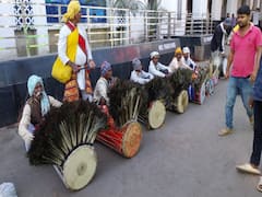 Chhath Puja 2023: बिहार के इस स्थान पर छठ पूजा के दौरान सजता है ढोलक बाजार, सालों से चली आ रही है यह परंपरा, तस्वीरों में देखिए