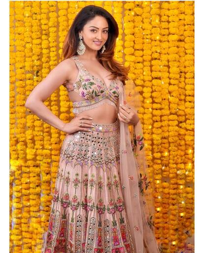 Sandeepa Dhar Photo: સલમાન ખાનની ફિલ્મ દબંગ 2 કેમિયો કરનાર અભિનેત્રી સંદીપા ધર તેના લુકકે કારણે હંમેશા ચર્ચામાં રહે છે. તાજેતરમાં અભિનેત્રી કેટલીક તસવીરો શેર કરી છે.