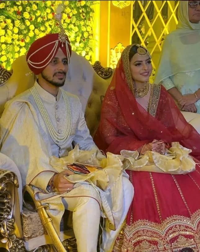 ਦੱਸ ਦੇਈਏ ਕਿ ਮਸ਼ਹੂਰ ਪੰਜਾਬੀ ਗੀਤਕਾਰ, ਸੰਗੀਤਕਾਰ, ਅਤੇ ਗਾਇਕ ਲਾਡੀ ਵਿਆਹ ਦੇ ਬੰਧਨ ਵਿੱਚ ਬੱਝ ਚੁੱਕੇ ਹਨ। ਪੰਜਾਬੀ ਗਾਇਕ ਪਰਮੀਸ਼ ਵਰਮਾ ਨੇ ਆਪਣੇ ਸੋਸ਼ਲ ਮੀਡੀਆ ਹੈਂਡਲ ਉੱਪਰ ਇੱਕ ਤਸਵੀਰ ਸ਼ੇਅਰ ਕਰ ਲਾਡੀ ਚਾਹਲ ਨੂੰ ਵਿਆਹ ਦੀਆਂ ਮੁਬਾਰਕਾਂ ਦਿੱਤੀਆਂ ਸੀ।