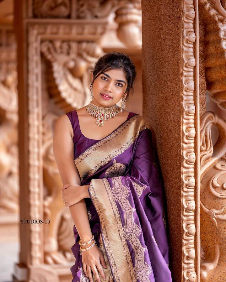 శారీలో రీతూ చౌదరి (Image Courtesy : rithu_chowdhary / Instagram)
