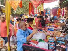 Chhath Puja 2023: छठ पूजा पर खरीदारी के लिए गुरुग्राम के बाजारों में लगी भारी भीड़, तस्वीरों में देखें