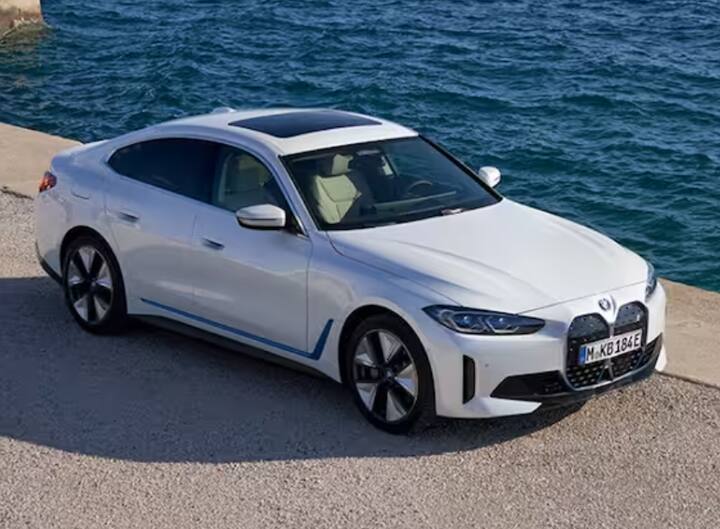 ਇਸ ਸੂਚੀ 'ਚ ਪਹਿਲਾ ਨਾਂ BMW i4 ਦਾ ਹੈ, ਜੋ ਭਾਰਤ 'ਚ ਕੰਪਨੀ ਦੀ ਦੂਜੀ ਇਲੈਕਟ੍ਰਿਕ ਕਾਰ ਹੈ। ਇਸ ਦੀ ਡਰਾਈਵਿੰਗ ਰੇਂਜ 590 ਕਿਲੋਮੀਟਰ (WLTP) ਹੈ। ਇਸ ਵਿੱਚ 83.9kWh ਦੀ ਬੈਟਰੀ ਪੈਕ ਹੈ। ਇਸਦੀ ਟਾਪ ਸਪੀਡ 190kmph ਹੈ ਅਤੇ ਇਸਨੂੰ 0-100 kmph ਦੀ ਰਫਤਾਰ ਫੜਨ ਵਿੱਚ ਸਿਰਫ 5.7 ਸਕਿੰਟ ਦਾ ਸਮਾਂ ਲੱਗਦਾ ਹੈ।