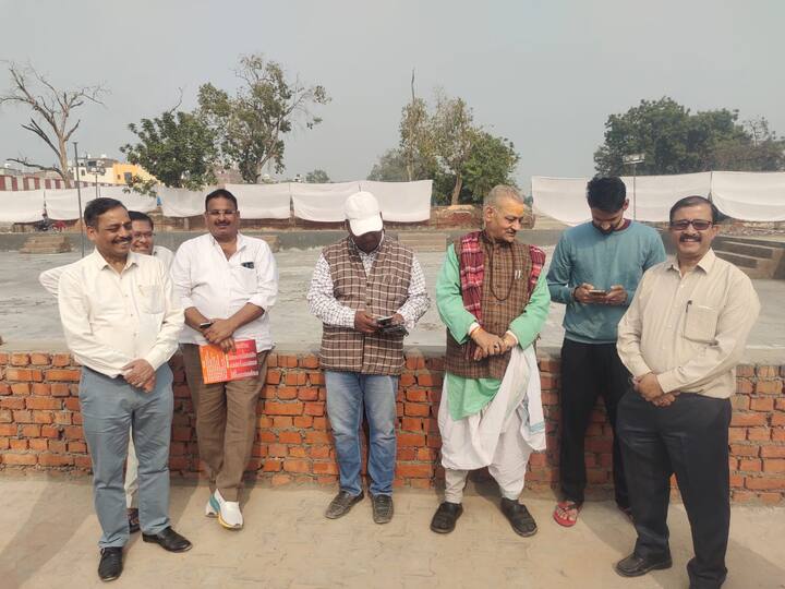 शीतला माता मंदिर पार्किंग, सेक्टर 45 के कन्हई गांव, मनकेश्वर मंदिर, झोंपड़ी वाला शिव मंदिर, कादीपुर, मारुति कुंज, बसई जोहड़, सेक्टर 102 का सनसिटी एवेन्यू, न्यू पालम विहार, राजेंद्र पार्क, सूरत नगर, एकता वाली गली और गोदरेज के खाली प्लॉट में छठ घाट का अस्थायी निर्माण हुआ है.