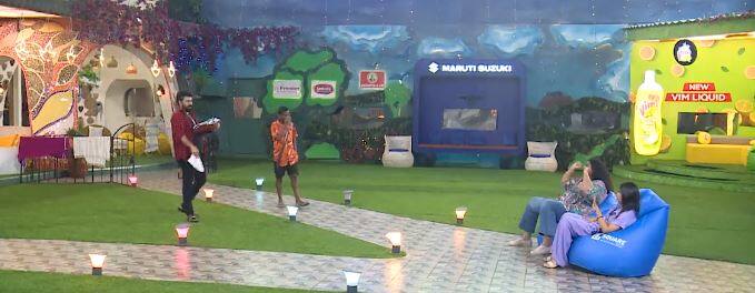 இந்த நாமினேஷனை ஏற்க மறுத்த இருவரும் ஜெயிலுக்குள் செல்ல மாட்டோம் என புறக்கணித்தனர். இதனால், இரு பிக்பாஸ் வீட்டிலும் இவர்கள் நுழைய கூடாது என இந்த வாரத்தின் கேப்டன் தினேஷ் கூறிவிட்டார்.