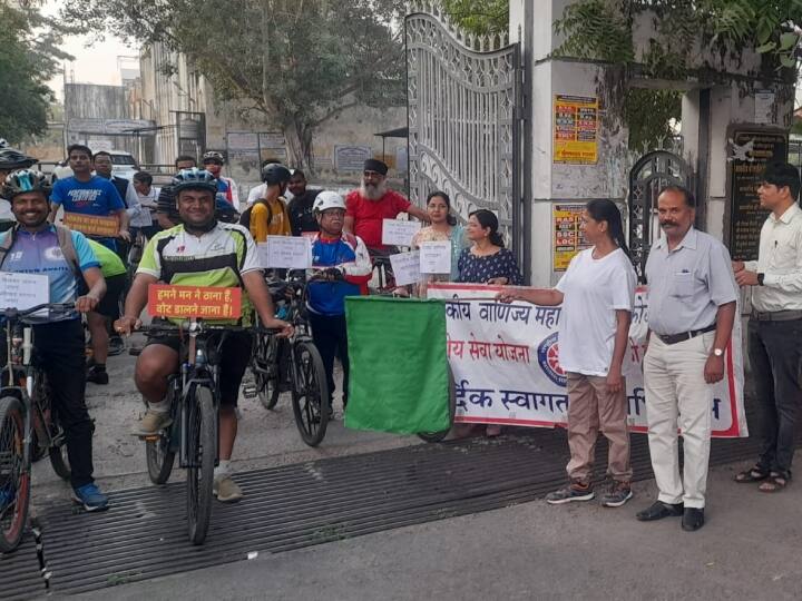जिला स्तरीय वोकेथॉन में करीब चार हजार लोगों ने भाग लेकर मतदाता जागरूकता अभियान में एक नई ऊर्जा प्रवाहित की. विधानसभा आम चुनाव में शत प्रतिशत मतदान के लिए सतरंगी सप्ताह के दौरान इंडिगो थीम पर स्टेडियम से कार रैली भी निकली गई, जो एसपी ऑफिस से होते हुए दाधीच मैरिज गार्डन आकाशवाणी स्टेडियम पर समाप्त हुई.