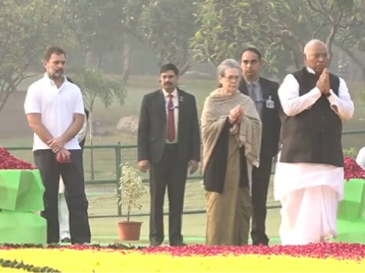 Mallikarjun Kharge, Sonia Gandhi, and Rahul Gandhi paid tribute to former Prime Minister Indira Gandhi at 'Shakti Sthal' on the occasion of her birth anniversary. (Image Source: X/@INCIndia)
