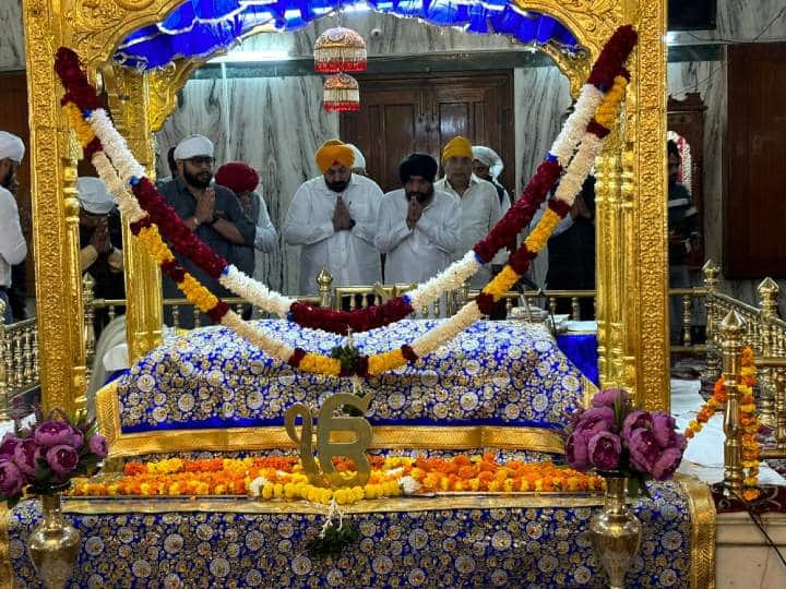 IND vs AUS World Cup Cricket 2023 Final: भारत को जीत दिलाने के लिए कांग्रेस नेताओं ने गुरुद्वारे में की अरदास, लवली बोले- 'रोहित के पास...' Delhi Congress leaders offered prayers in Gurudwara To help India win Arvinder singh Lovely said Rohit has golden opportunity ann IND vs AUS World Cup Cricket 2023 Final: भारत को जीत दिलाने के लिए कांग्रेस नेताओं ने गुरुद्वारे में की अरदास, लवली बोले- 'रोहित के पास...'