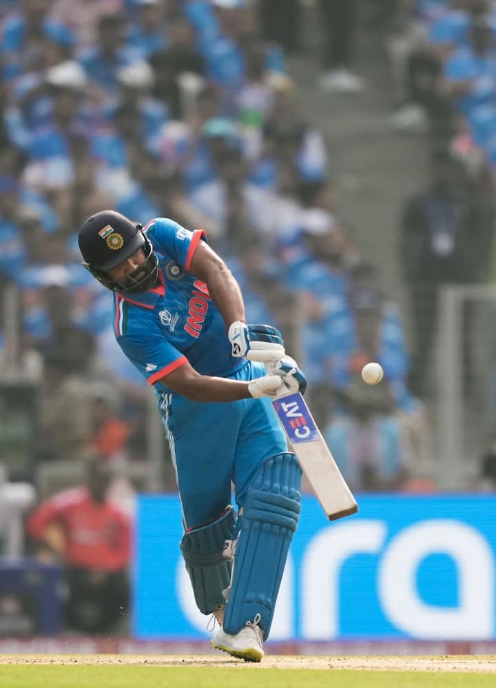 இந்திய அணியின் கேப்டனான ரோஹித் சர்மா, 2019 ஆம் ஆண்டு உலகக் கோப்பை போட்டியில் 6 முறை 50+ ரன்களை விளாசியுள்ளார்.