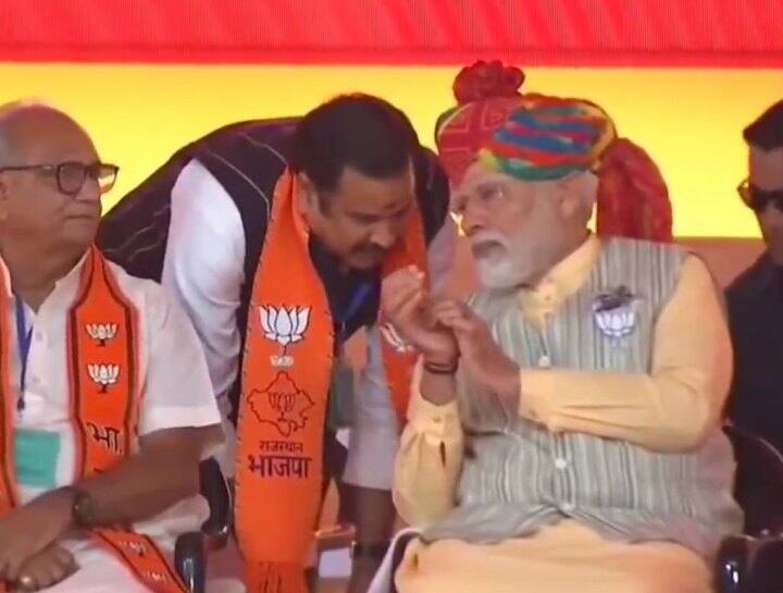 UP Politics know about former minister Mahendra Singh had conversation with PM Modi Rajasthan Assembly Election 2023 UP Politics: राजस्थान में यूपी के इस नेता के साथ पीएम मोदी ने की देर तक बातचीत, वीडियो वायरल, शुरु हुई ये चर्चा