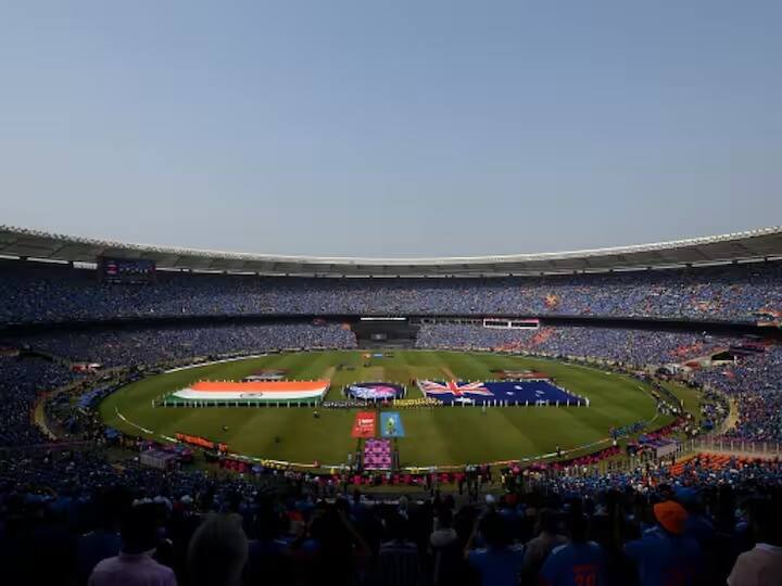 WATCH: Over 1 Lakh Fans At Narendra Modi Stadium Singing 'Jana Gana Mana' In IND vs AUS WC Final WATCH: உலகக் கோப்பை இறுதிப் போட்டி! இந்திய தேசியகீதம் பாடிய 1 லட்சத்திற்கும் மேற்பட்ட ரசிகர்கள் - வைரல் வீடியோ!