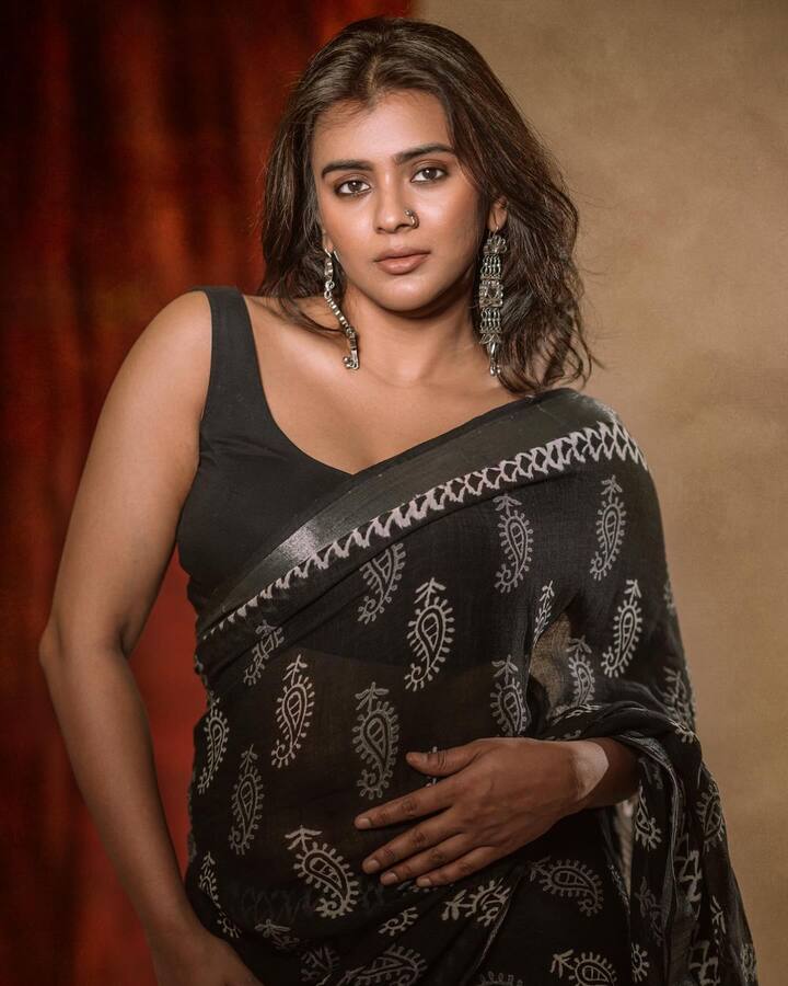 డస్కీ లుక్లో హెబ్బా పటేల్ ఫోటోలు