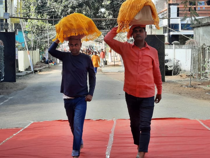 यह पर्व बिहार और उत्तर प्रदेश ही नहीं बल्कि बंगाल और खास कर झारखण्ड मे रहने वाले लोग बड़ी आस्था के साथ मनाते है.