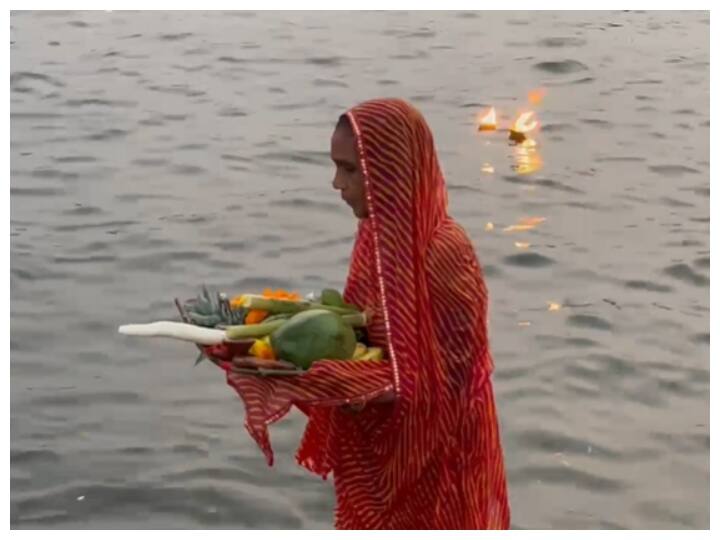Chhath Puja 2023 Celebration of Chhath festival seen in Bhopal too Arghya offered to the setting sun ann Chhath Puja 2023: भोपाल में भी दिखी छठ महापर्व की धूम, अस्त होते सूरज को दिया अर्घ्य