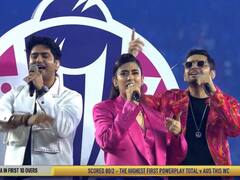 फाइनल के मिड इनिंग ब्रेक में प्रितम और जोनिता गांधी ने अपने परफॉर्मेंस से जीता दिल, देखें वीडियो