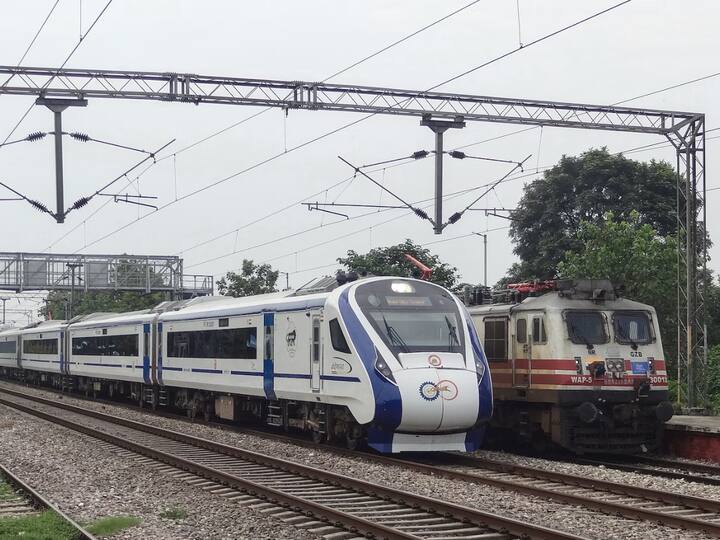 Southern Railway has announced that additional Vande Bharat trains will run from Chennai to Bangalore சென்னை- பெங்களூர் இடையே கூடுதலாக வந்தே பாரத் ரயில்... நடவடிக்கை ஏன்? ரயில்வே விளக்கம்