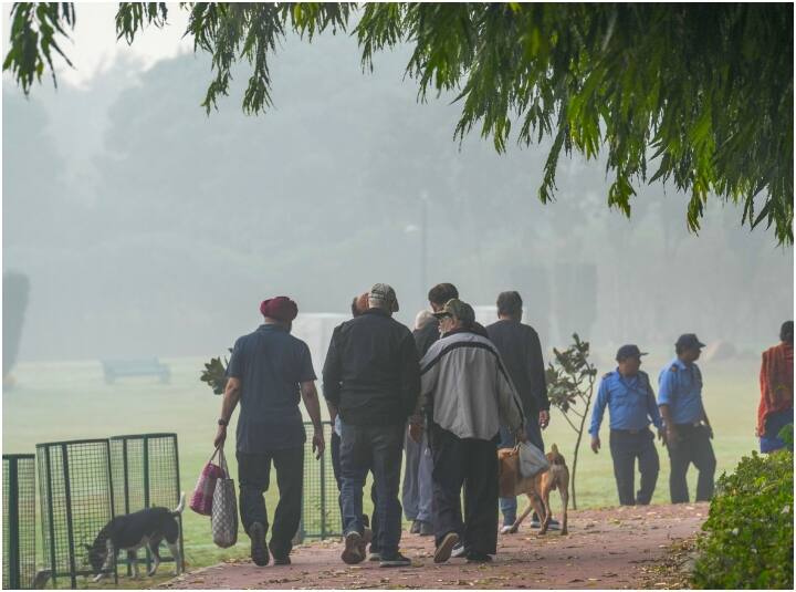 UP Weather Today Temperature drops due to cold in UP air quality in Noida AQI Ghaziabad UP Weather Today: यूपी में ठंड की दस्तक ने गिराया तापमान का पारा, नोएडा-गाजियाबाद की हवा बिगड़ी