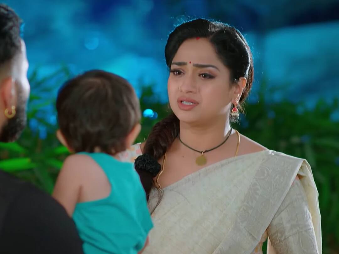 Trinayani Serial November 20th Episode పిల్లల్ని కాపాడిన నందీశ్వరుడు.. చిత్రగుప్తుడికి నయని ఫ్యామిలీ పూజలు trinayani serial today november 20th episode written update today episode Trinayani Serial November 20th Episode పిల్లల్ని కాపాడిన నందీశ్వరుడు.. చిత్రగుప్తుడికి నయని ఫ్యామిలీ పూజలు