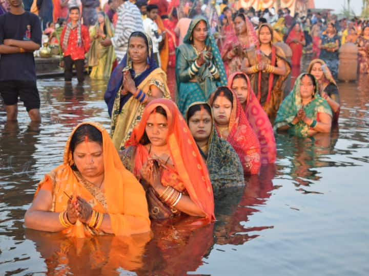 Chhath Puja 2023: छठ महापर्व को लेकर मेयर बहादुर सिंह अन्नू ने घाटों पर खास इंतजाम किया है. उन्होंने कहा कि पूजा स्थलों पर व्यवस्थाएं चाक-चौबंद हैं. साथ ही उन्होंने पूजा स्थलों का निरीक्षण भी किया.