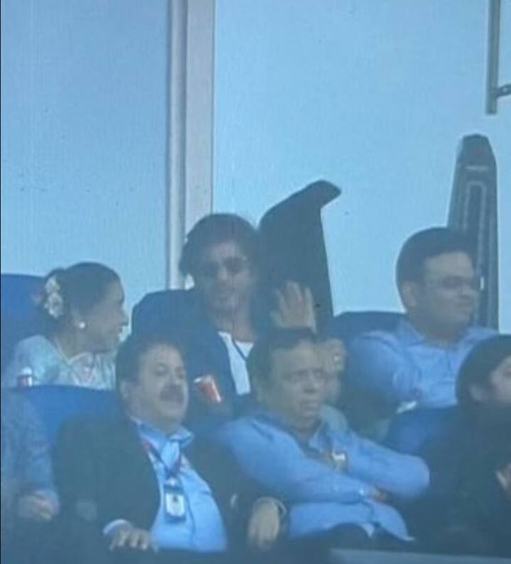 Asha Bhosle was also present at IND vs AUS finals in Narendra Modi stadium ( All Pics Credit: X/@SRKUniverse)