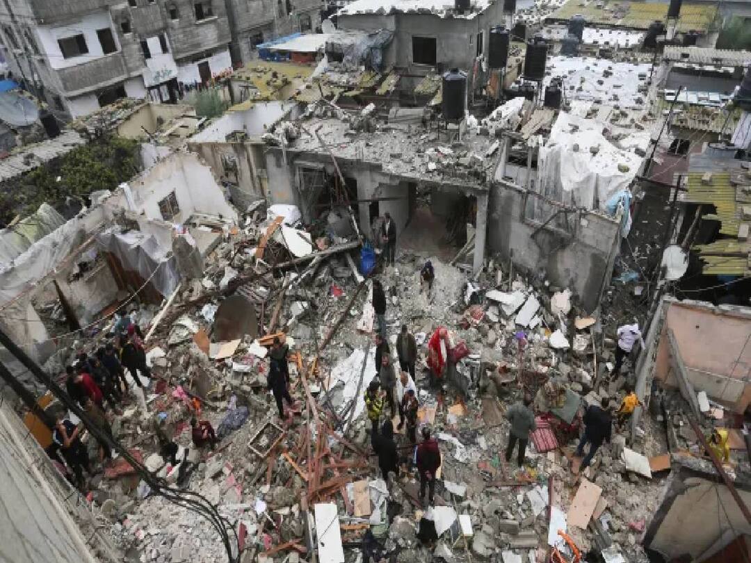 Israel Hamas War: அகதிகள் முகாமில் இஸ்ரேல் நடத்திய தாக்குதலில் 80 பேர் உயிரிழப்பு.. உக்கிரமடையும் போர்..