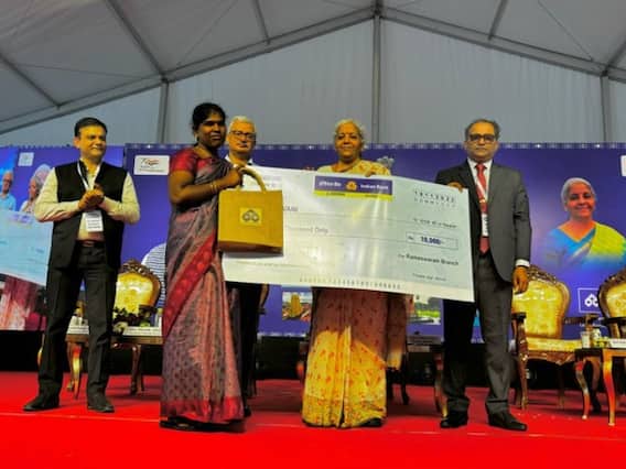 PM SVANidhi: इन जरूरतमंदों को मिला पीएम स्वनिधि का लाभ, वित्त मंत्री ने सौंपे सैंक्शन लेटर और चेक