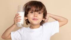 मुलांच्या दुधात साखरेऐवजी 'या' गोष्टी घाला; चव आणि आरोग्यासाठीही उत्तम