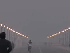 Smog Shrouds Delhi, Air Quality Remains 'Very Poor' As Curbs Eased