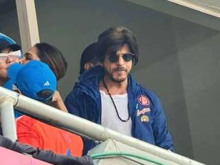 Shah Rukh Khan: বিশ্বকাপের ফাইনালে গ্যালারিতে আশা ভোঁসলেকে সাহায্য শাহরুখের, ফের প্রমাণ করলেন তিনিই 'সবচেয়ে বিনয়ী' তারকা!
