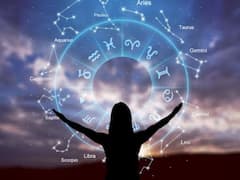Yearly Horoscope 2024 : 'या' राशीच्या मुलींसाठी 2024 वर्ष भाग्यशाली असेल! करिअर, वैयक्तिक आयुष्य, आर्थिक प्रगती होईल