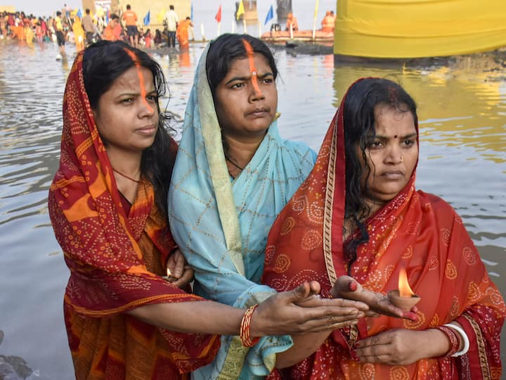 Women perform rituals on the bank of the Ganga river in Patna during the 'Chhath Puja' festival. (Image Source: PTI)