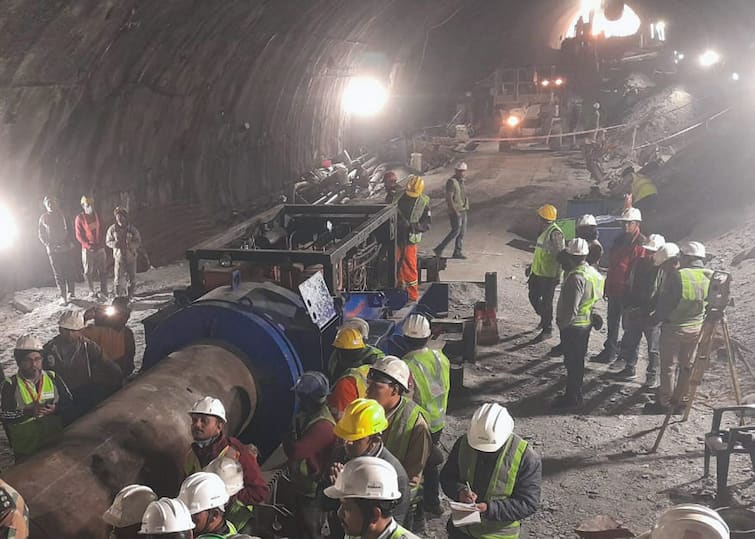 Uttarakhand Uttarkashi Tunnel Collapse Rescue Ops Union Minister Nitin Gadkari Drilling Auger Machine Uttarkashi Tunnel Rescue Ops On Hold, Officials Prep For Multi-Pronged Approach