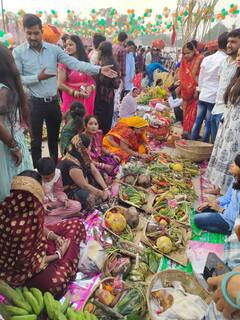 Chhath Puja 2023: गुरुग्राम के शीतला माता मंदिर में छठ पूजा का आयोजन, हजारों की संख्या में पहुंचे श्रद्धालु