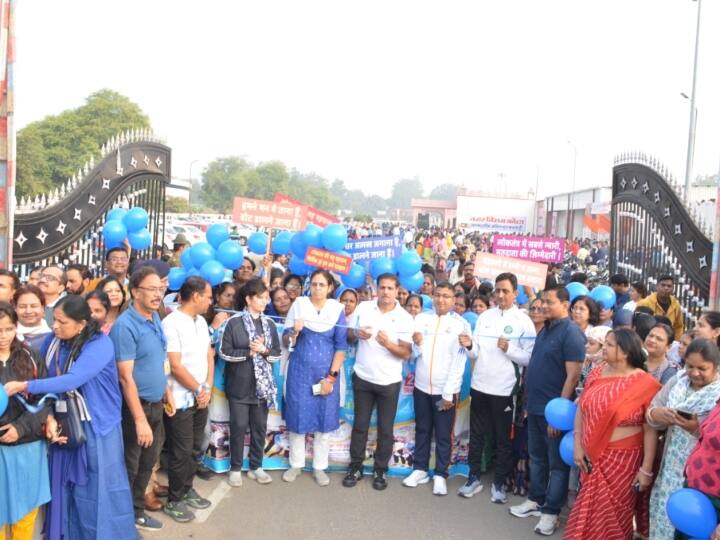 विधानसभा चुनाव में शत-प्रतिशत मतदान के लिए कोटा जिला निर्वाचन अधिकारी एमपी मीना के निर्देशन में प्रचार-प्रसार के कई संसाधनों के माध्यम से मतदाताओं को जागरुक किया जा रहा है. कहीं रैली निकाली जा रही है, तो कहीं नुक्कड नाटक के माध्यम से मतदान का संदेश दिया जा रहा है.