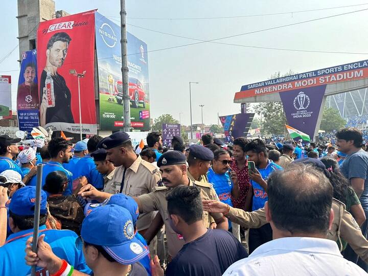 भारत और ऑस्ट्रेलिया के बीच वर्ल्ड कप फाइनल का मुकाबला दोपहर दो बजे शुरू होगा. इससे पहले एयरफोर्स की सूर्य किरण टीम एयर शो भी करेगी.