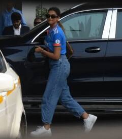 World Cup 2023 Final: टीम इंडिया की जर्सी पहन सपोर्ट करने पहुंचे Ranveer-Deepika, बढ़ाएंगे खिलाड़ियों का हौसला