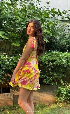 Shanaya Kapoor: ਫਲੋਰਲ ਸ਼ਾਰਟ ਡਰੈੱਸ 'ਚ ਨਜ਼ਰ ਆਈ ਸ਼ਨਾਇਆ ਕਪੂਰ, ਸਿਜ਼ਲਿੰਗ ਅੰਦਾਜ਼ ਦੇਖ ਫੈਨਜ਼ ਹੋਏ ਦੀਵਾਨੇ