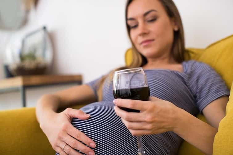 Pregnancy Tips is it safe to drink cold drinks during pregnancy women marathi news Pregnancy Tips : गरोदरपणात सॉफ्ट ड्रिंक्स पिणं आई आणि बाळ दोघांसाठी घातक! 'या' गोष्टी जाणून घ्या