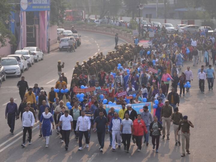 जिला कलक्टर एमपी मीना, पुलिस अधीक्षक ग्रामीण कावेंद्र सागर ने स्टेडियम से वोकेथॉन शुरू की, जो नयापुरा होते हुए खाईरोड़, रामपुरा से किशोर सागर तालाब से लगभग तीन किलोमीटर क्षेत्र में मतदाताओं को मतदान के लिए प्रेरित करती हुई गुजरी. इस वोकेथॉन के माध्यम से कई संदेश दिए गए.