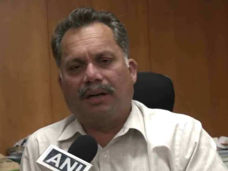 Goa News PWD Minister Nilesh Cabral Resigns to Facilitate Induction of MLA Aleixo Sequeira Pramod Sawant Congress BJP ‘Out Of Compulsion’: Goa Minister Resigns To Make Way For Cong Turncoat's Induction Into Cabinet