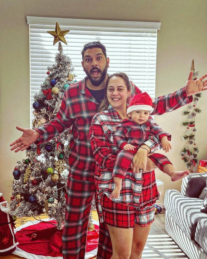 युवराज सिंह -  युवराज सिंह ने एक्ट्रेस हेजल कीच से शादी की है. जोकि बहुत ही सुंदर है. ये कपल एक बेटे के पेरेंट्स हैं.