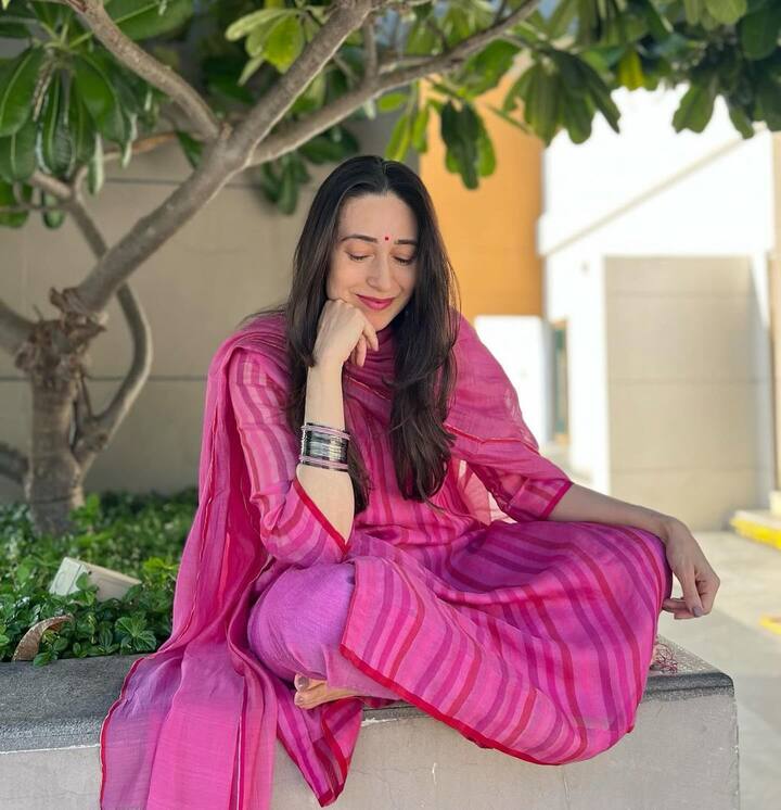 वहीं पूजा और खान के बाद एक्ट्रेस ने होटल में फोटोशूट भी करवाया. एक्ट्रेस ने अपना ये ट्रेडिशनल लुक खुले बालों और सेटल मेकअप के साथ पूरा किया है.